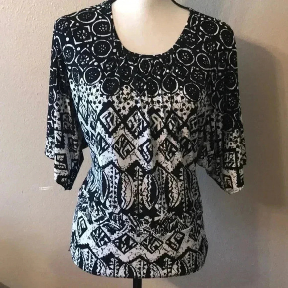 💖 Cute black and white top💖 - Picture 1 of 4